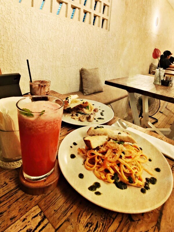 rubys coffee kitchen legian seminyak bali inside